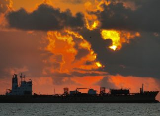 IMO: ”Minska koldioxidutsläpp till hälften senast 2050”