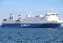 Finnclipper säljs och flaggas om Fartyget Finnclipper fotograferad från sidan