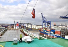 Svensk flagg mellan Holland och England efter Brexit